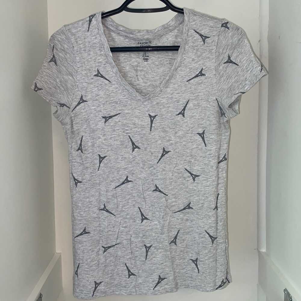 Grey EUC GAP Eiffel Tower t-shirt